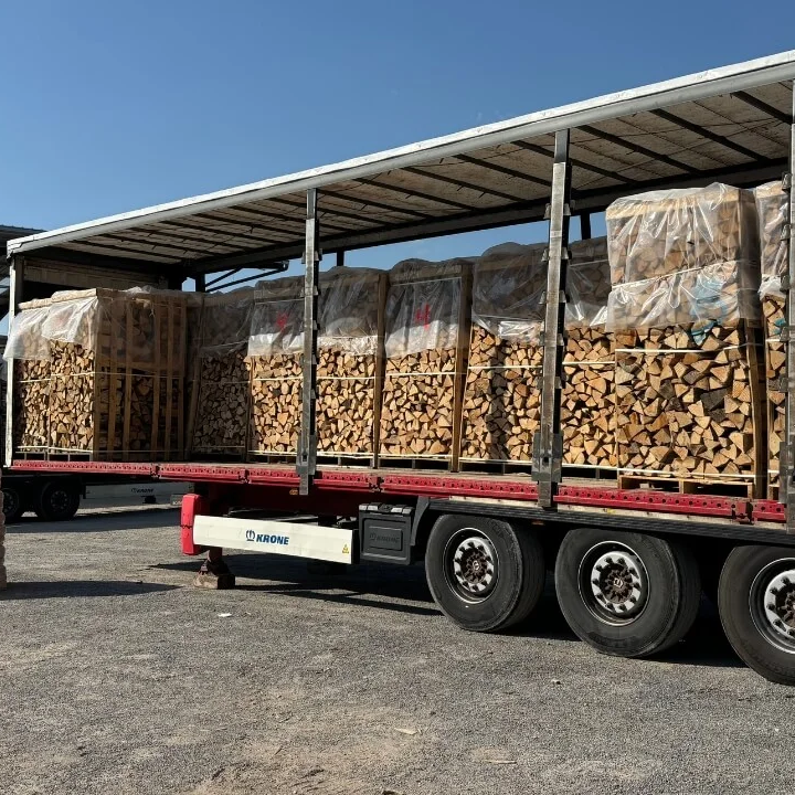 Brennholz-Lieferung per LKW